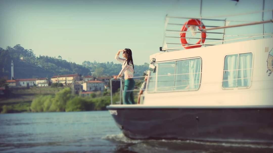 Douro Houseboats Hotel มาร์โก เดอ คานาเวเซส ภายนอก รูปภาพ