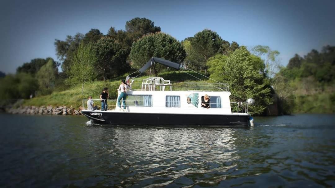 Douro Houseboats Hotel มาร์โก เดอ คานาเวเซส ภายนอก รูปภาพ