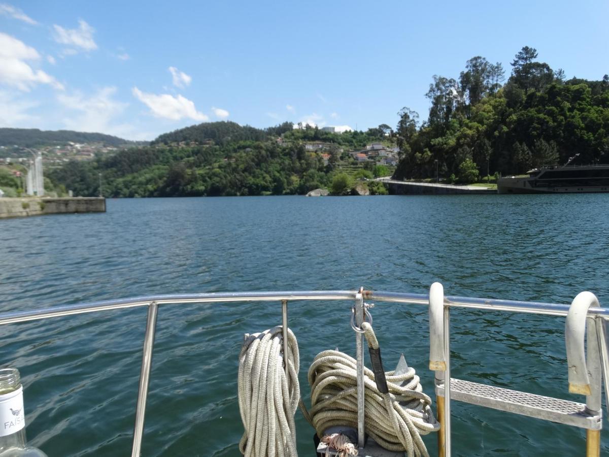 Douro Houseboats Hotel มาร์โก เดอ คานาเวเซส ภายนอก รูปภาพ