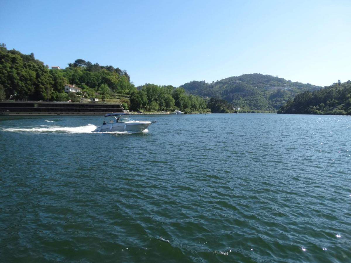 Douro Houseboats Hotel มาร์โก เดอ คานาเวเซส ภายนอก รูปภาพ