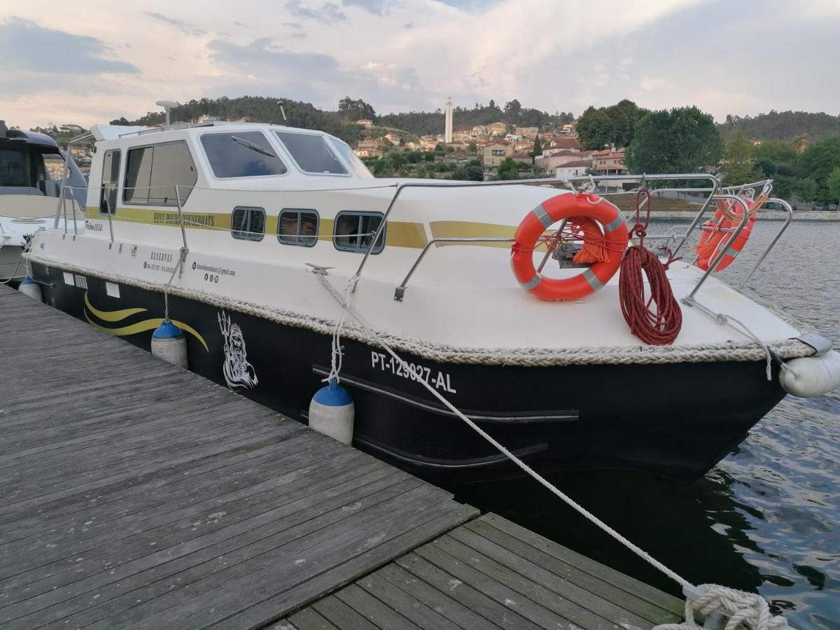 Douro Houseboats Hotel มาร์โก เดอ คานาเวเซส ภายนอก รูปภาพ