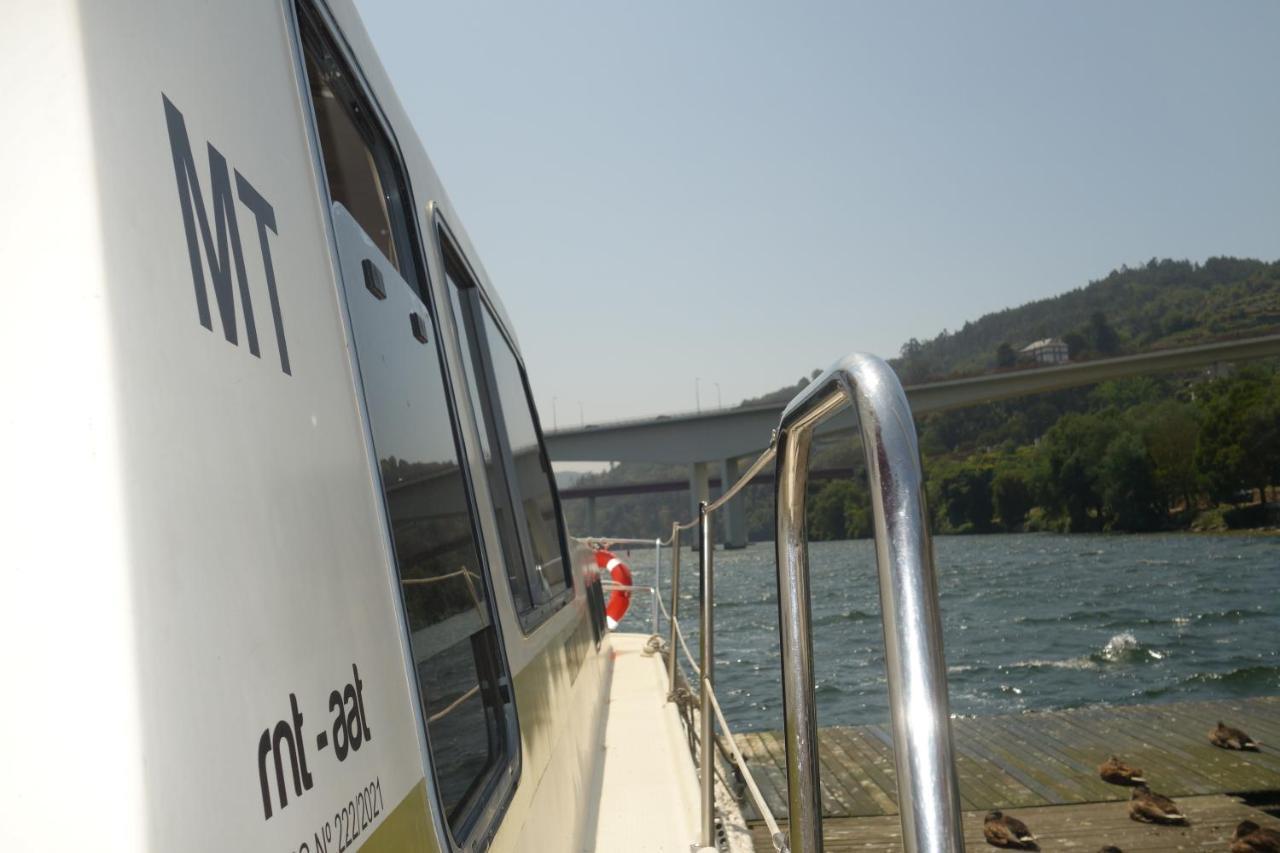 Douro Houseboats Hotel มาร์โก เดอ คานาเวเซส ภายนอก รูปภาพ