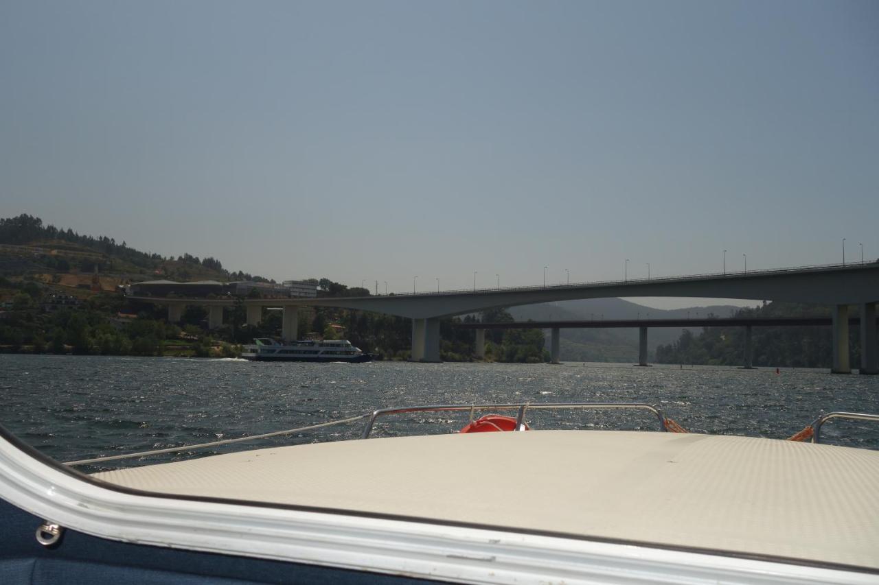 Douro Houseboats Hotel มาร์โก เดอ คานาเวเซส ภายนอก รูปภาพ