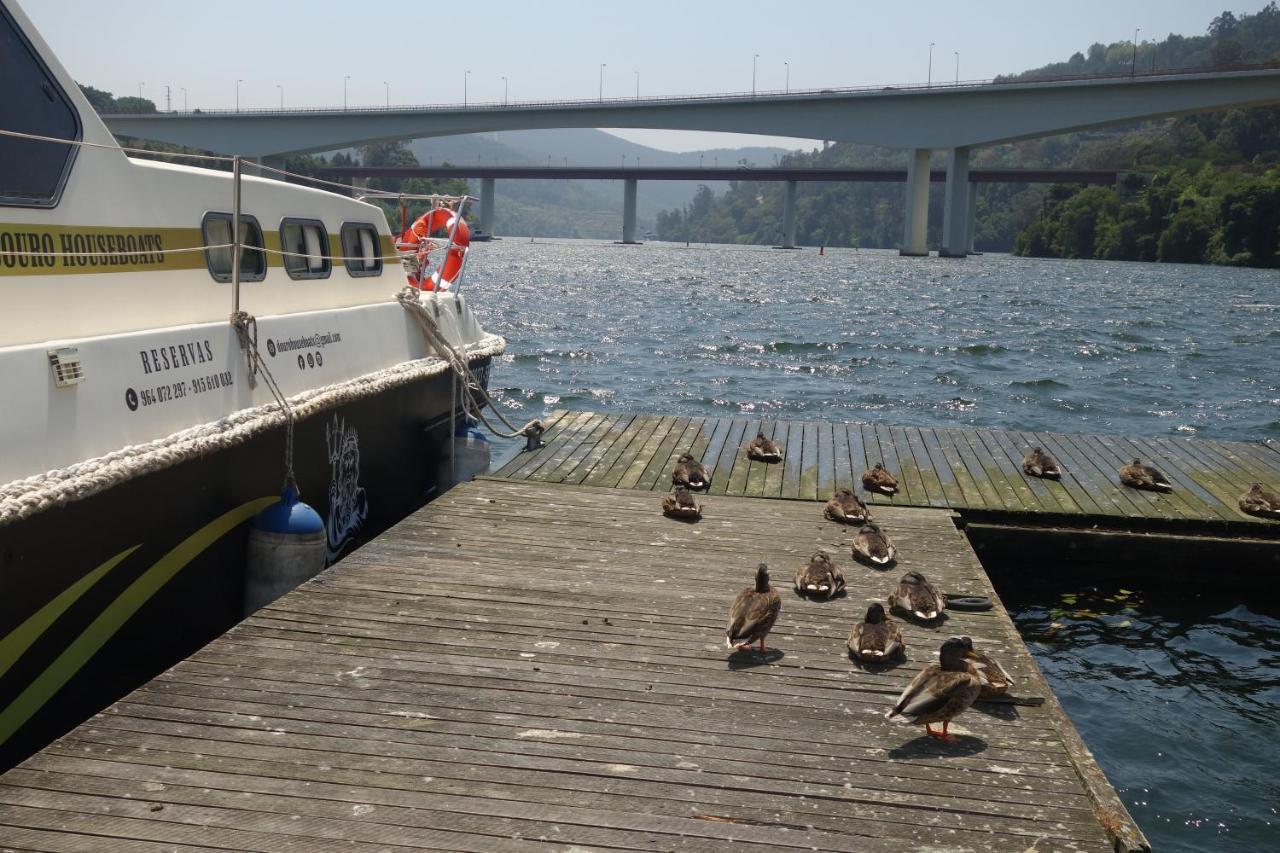 Douro Houseboats Hotel มาร์โก เดอ คานาเวเซส ภายนอก รูปภาพ