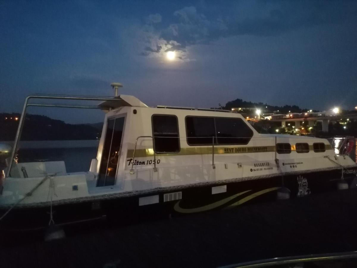Douro Houseboats Hotel มาร์โก เดอ คานาเวเซส ภายนอก รูปภาพ