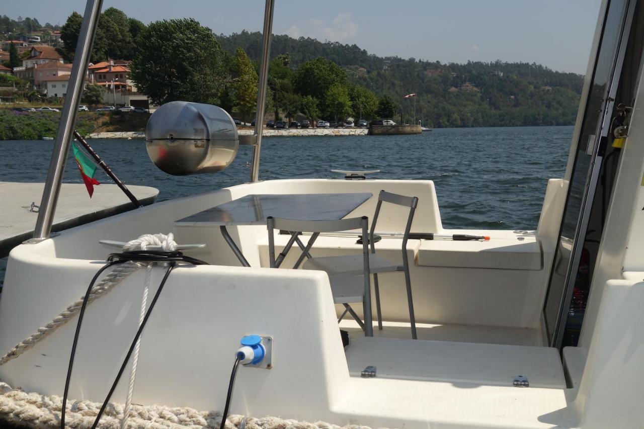 Douro Houseboats Hotel มาร์โก เดอ คานาเวเซส ภายนอก รูปภาพ