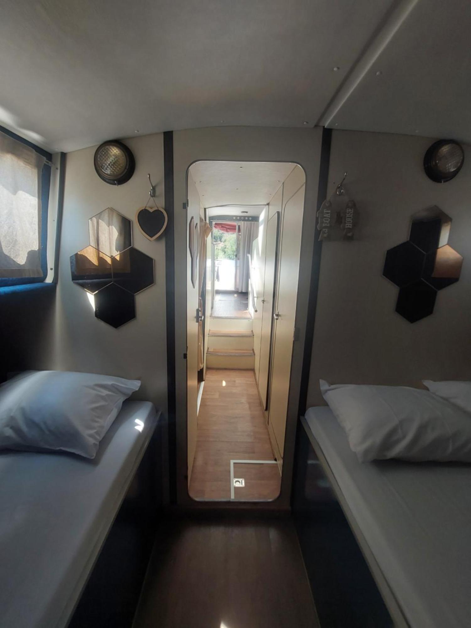 Douro Houseboats Hotel มาร์โก เดอ คานาเวเซส ภายนอก รูปภาพ