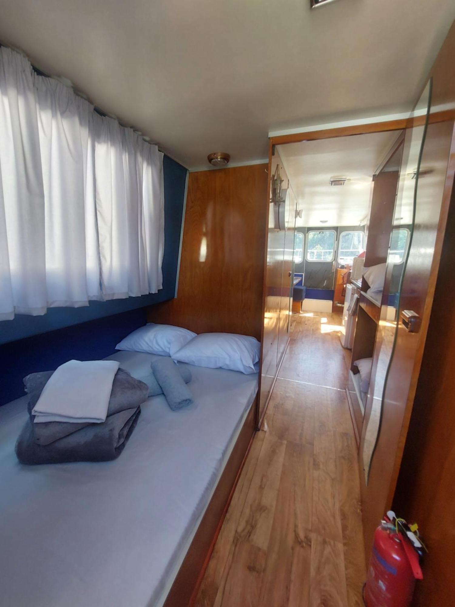 Douro Houseboats Hotel มาร์โก เดอ คานาเวเซส ภายนอก รูปภาพ