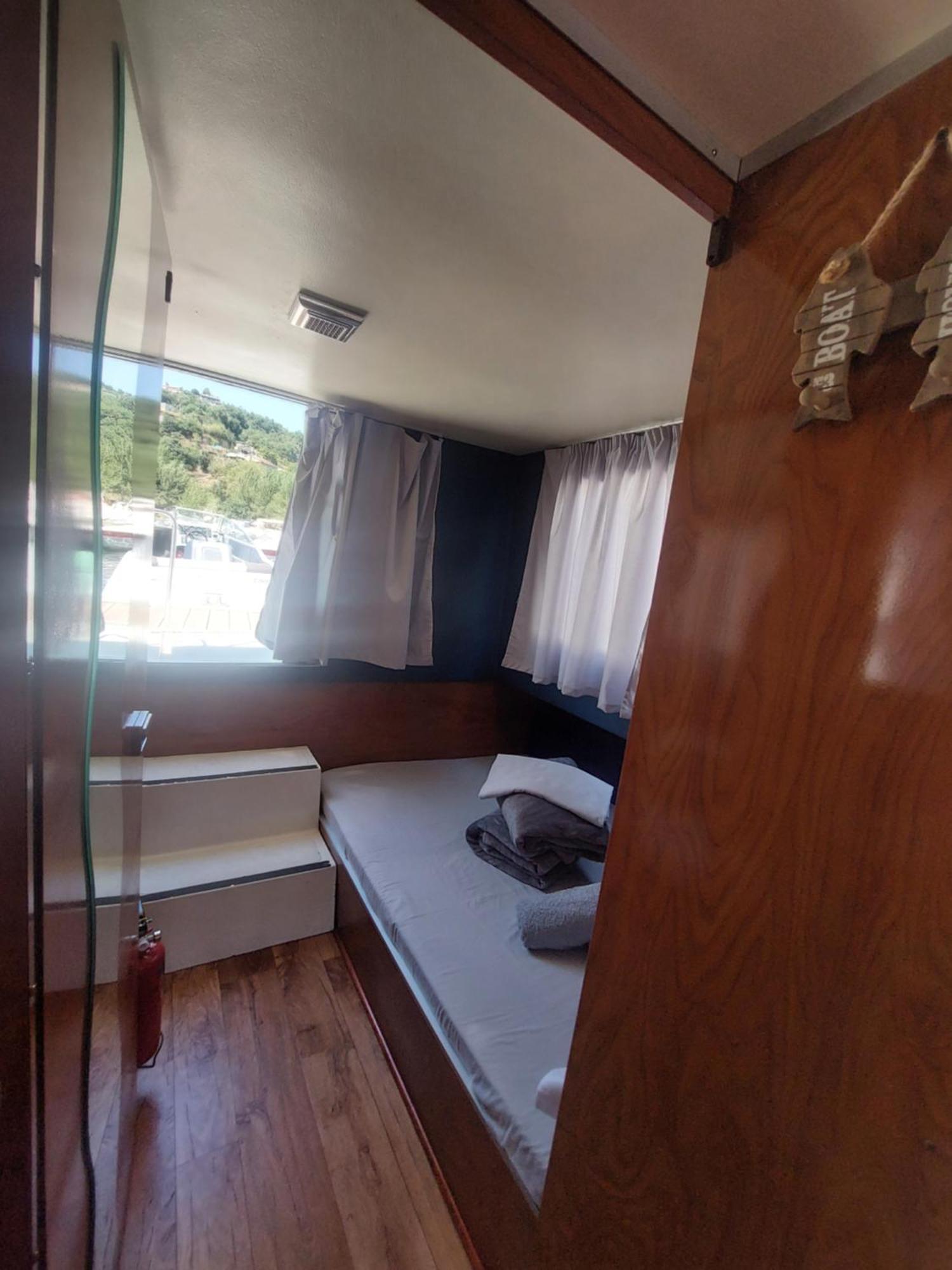 Douro Houseboats Hotel มาร์โก เดอ คานาเวเซส ภายนอก รูปภาพ
