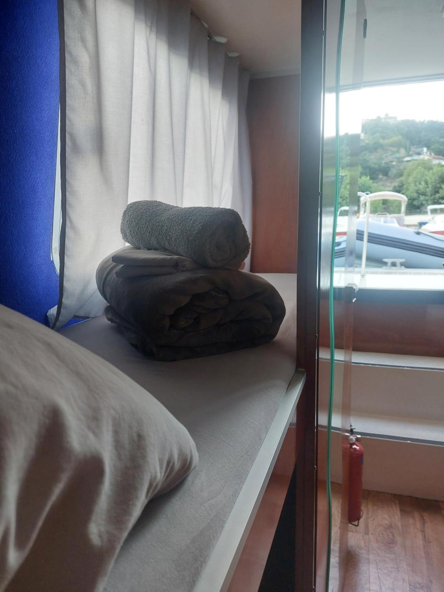Douro Houseboats Hotel มาร์โก เดอ คานาเวเซส ภายนอก รูปภาพ