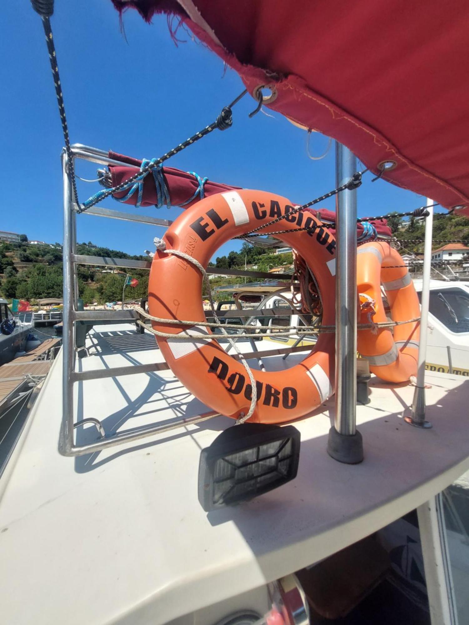 Douro Houseboats Hotel มาร์โก เดอ คานาเวเซส ภายนอก รูปภาพ