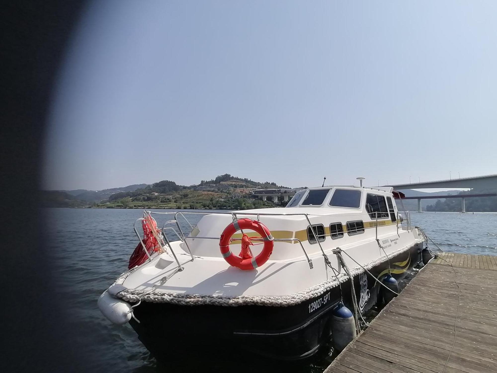 Douro Houseboats Hotel มาร์โก เดอ คานาเวเซส ภายนอก รูปภาพ